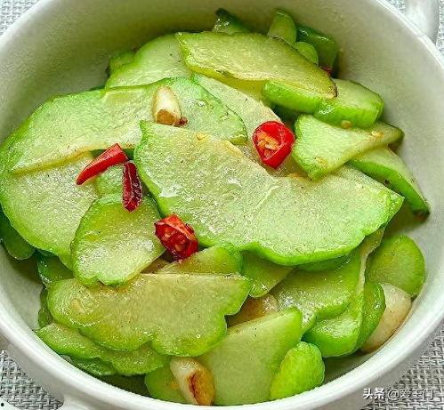 冬天吃瓜的头像,瓜果飘香——冬季吃瓜新风尚”