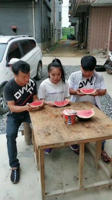 吃瓜比赛爆笑,吃瓜比赛爆笑瞬间大盘点