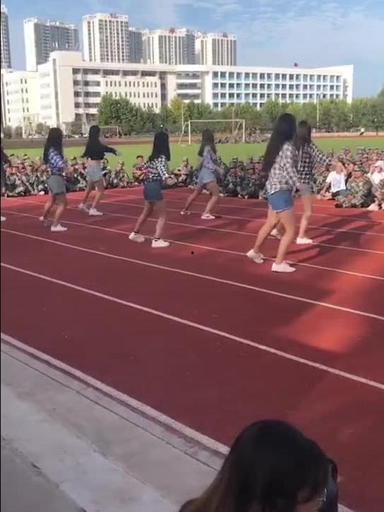 吃瓜小姐姐跳舞,一场视觉与听觉的盛宴