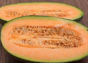 吃哈密瓜自拍,哈密瓜映衬下的甜蜜自拍瞬间